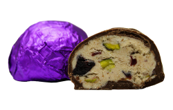 "Bonbon з мигдалем, вишнею та фісташкою в молочному шоколаді" 120 грам